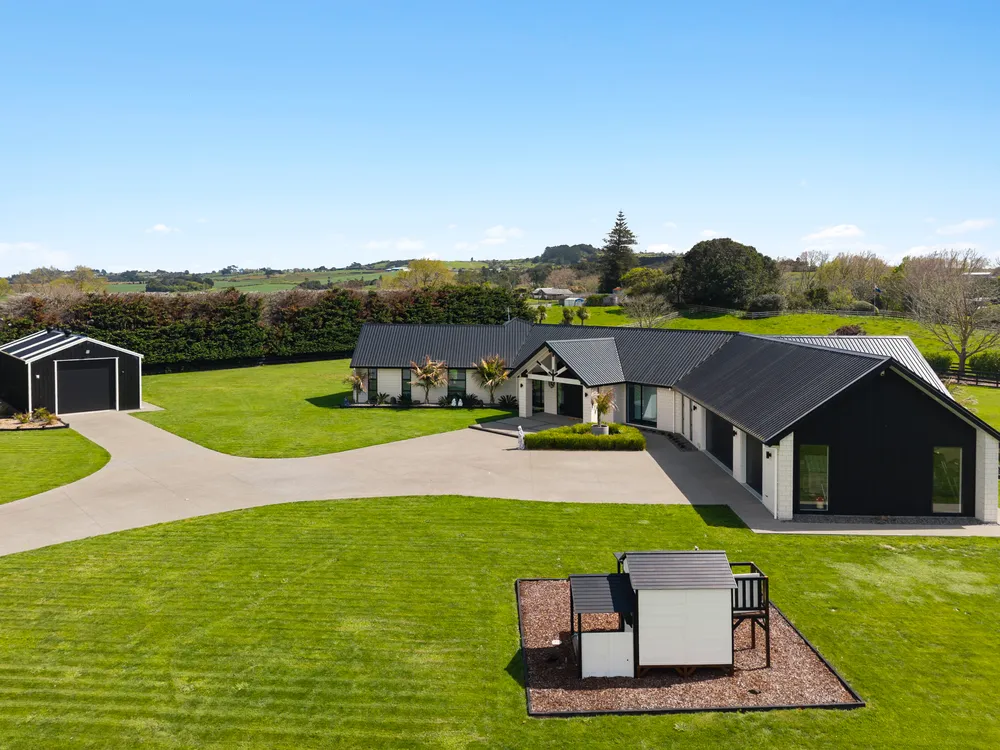 Photos of 382B Tuakau Road