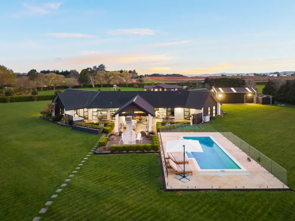 Photos of 382B Tuakau Road