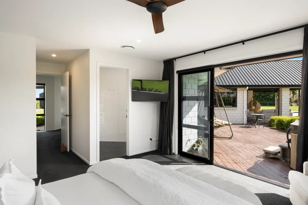 Photos of 382B Tuakau Road