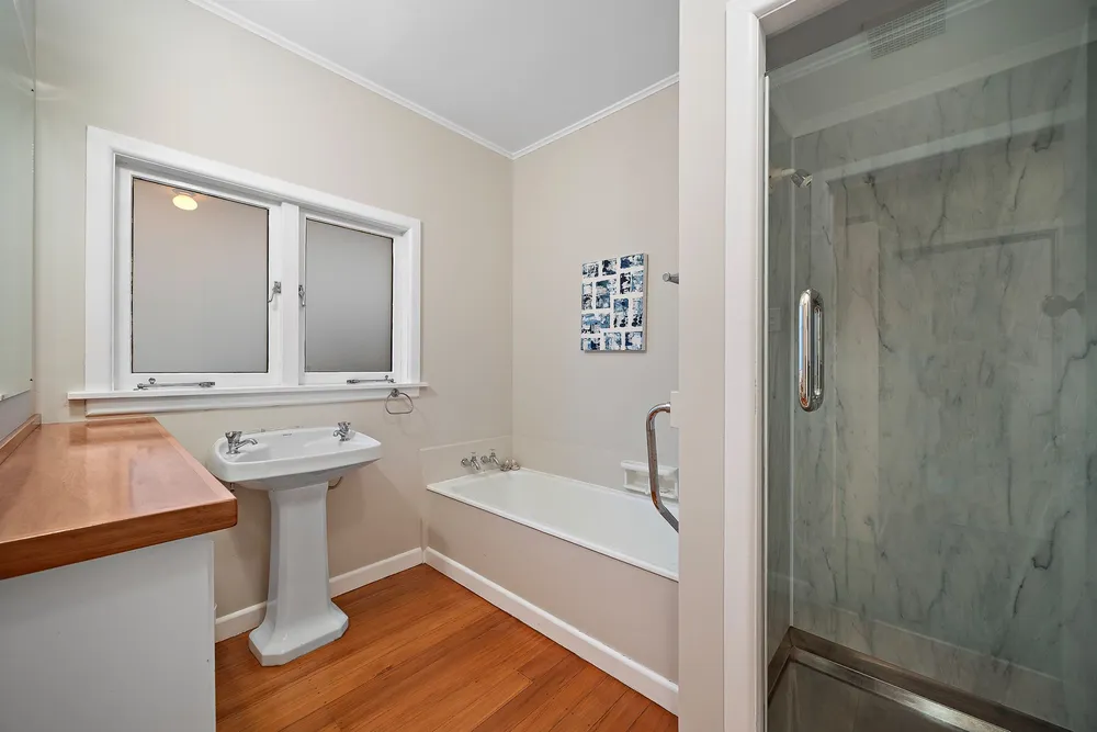 Photos of 17 Allum Street