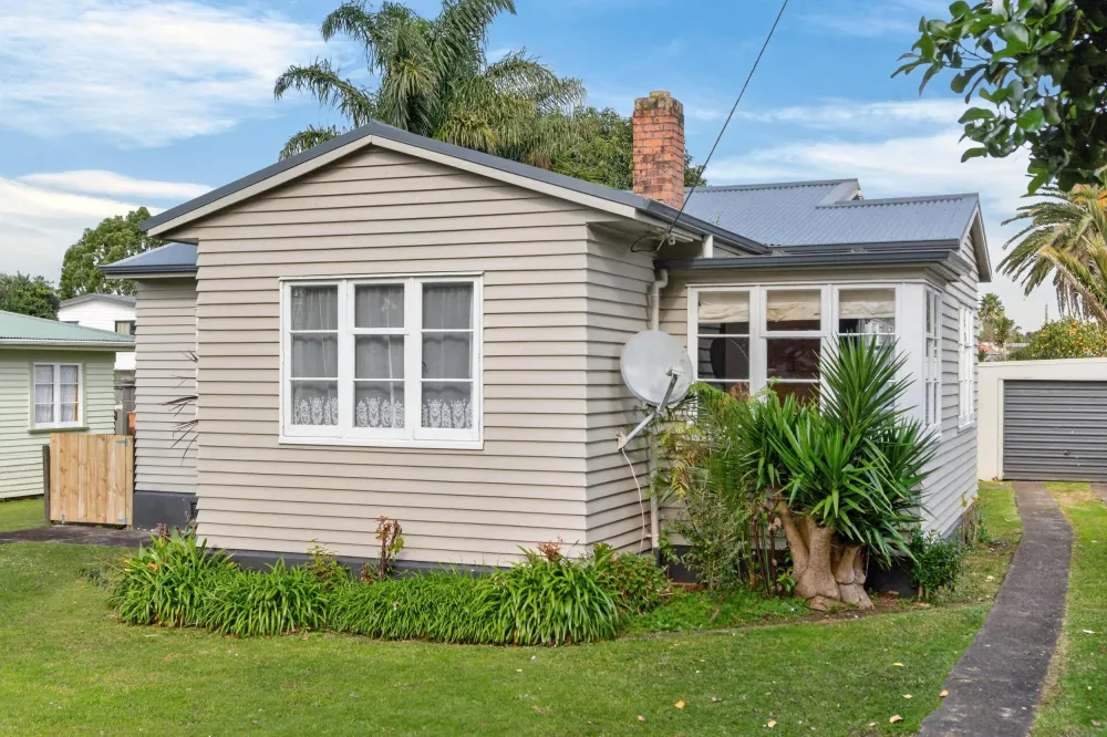 Photos of 23 Cairnfield Road