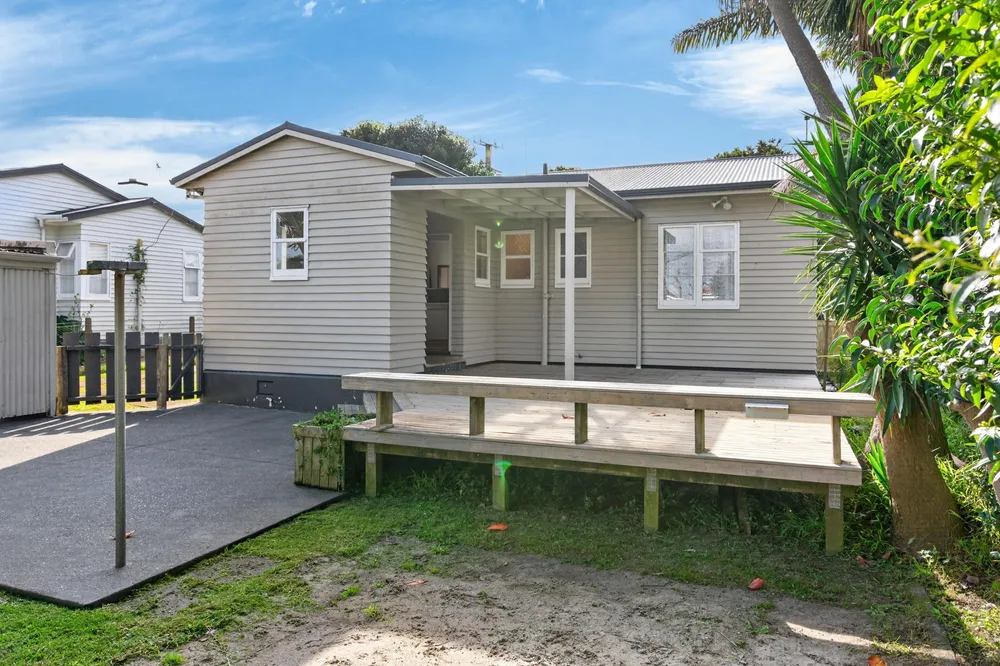 Photos of 23 Cairnfield Road