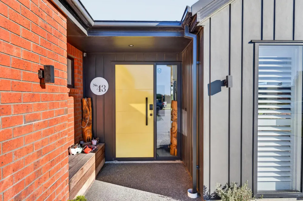 Photos of 43 Graeme Foote Street