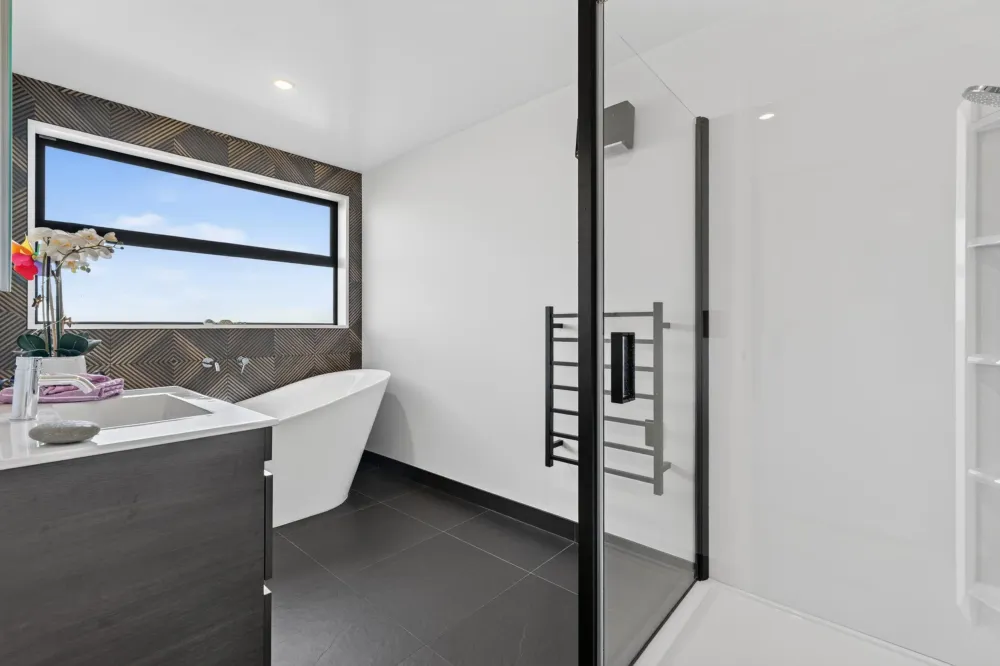 Photos of 43 Graeme Foote Street