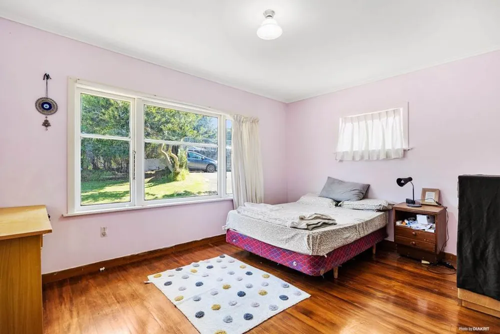 Photos of 184 New Windsor Road