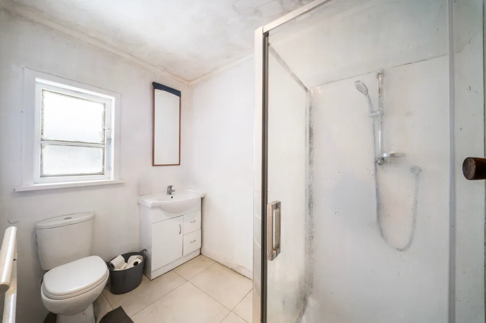 Photos of 184 New Windsor Road