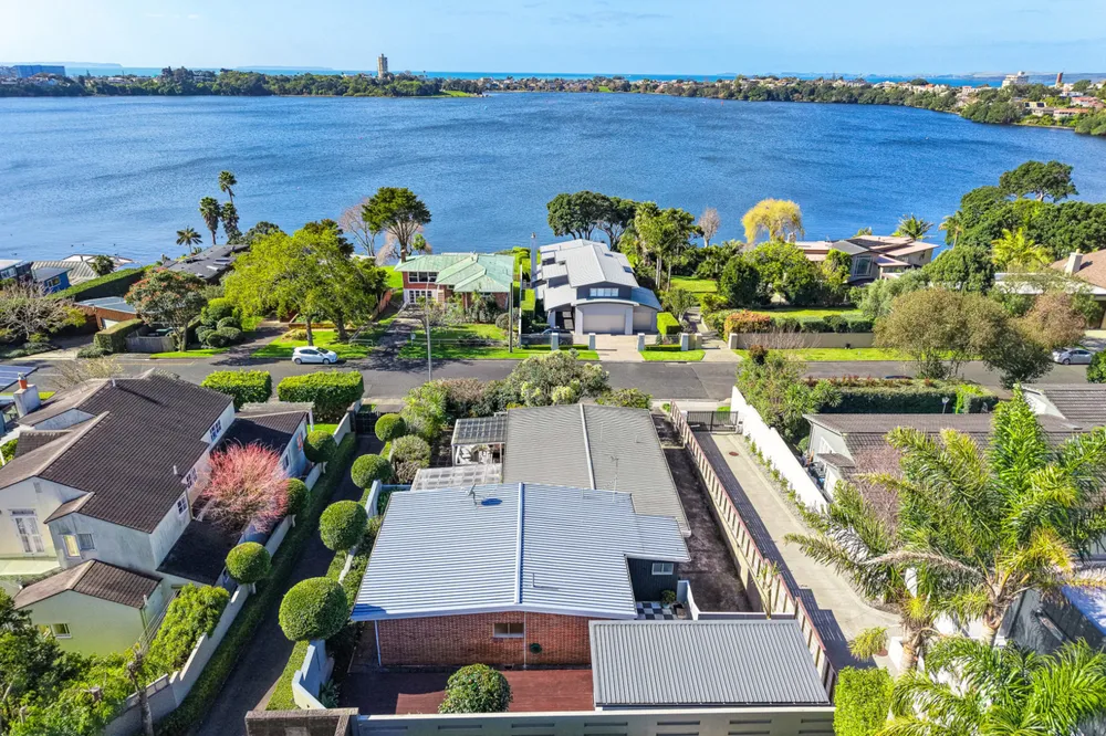 Photos of 2/34 Lake View Road