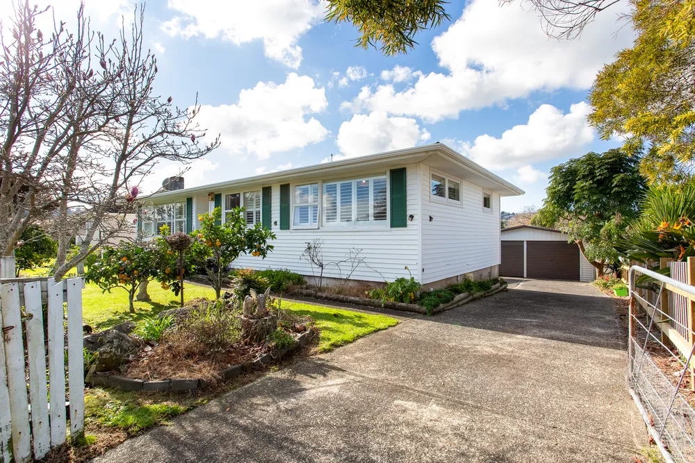 Photos of 3 Crocombe Crescent