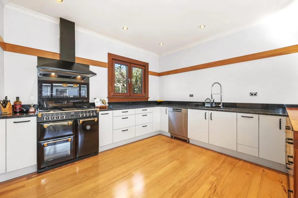 Photos of 168 Lyttelton Street