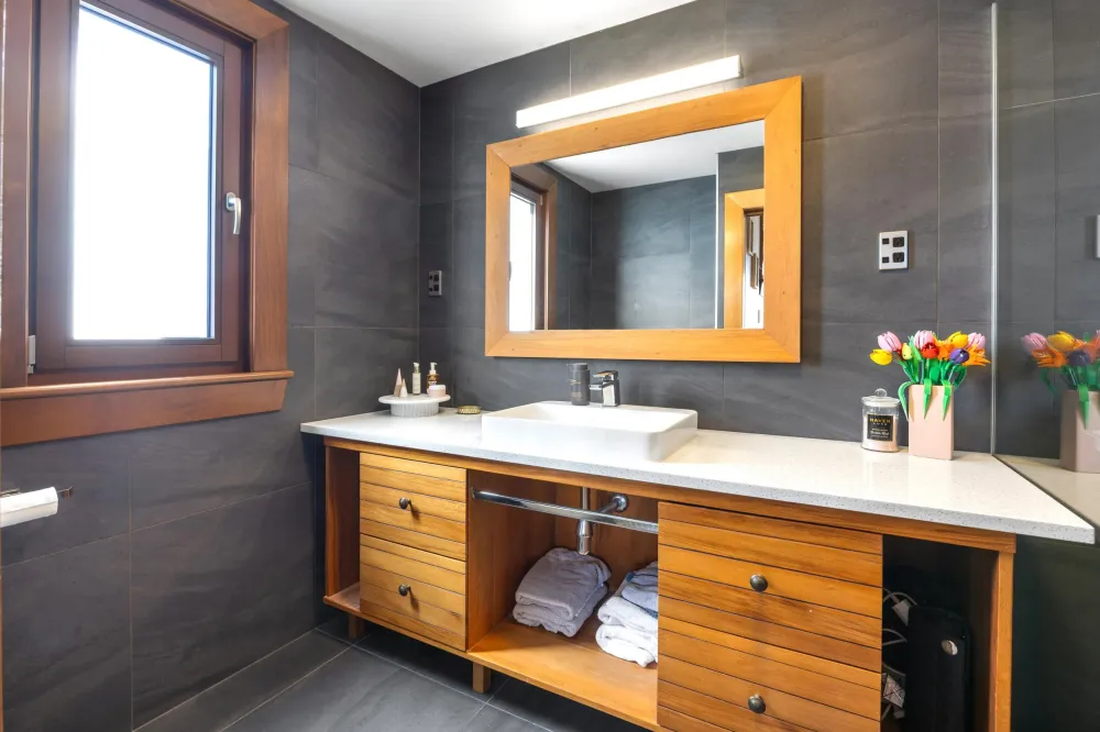 Photos of 168 Lyttelton Street