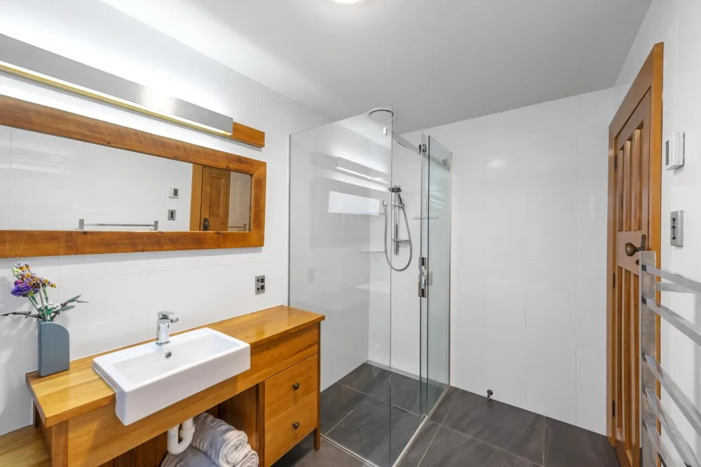 Photos of 168 Lyttelton Street