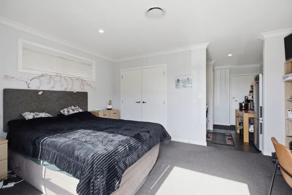 Photos of 14 Sam Heywood Place