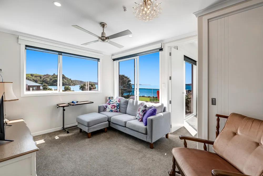 Photos of 27 Schooner Avenue