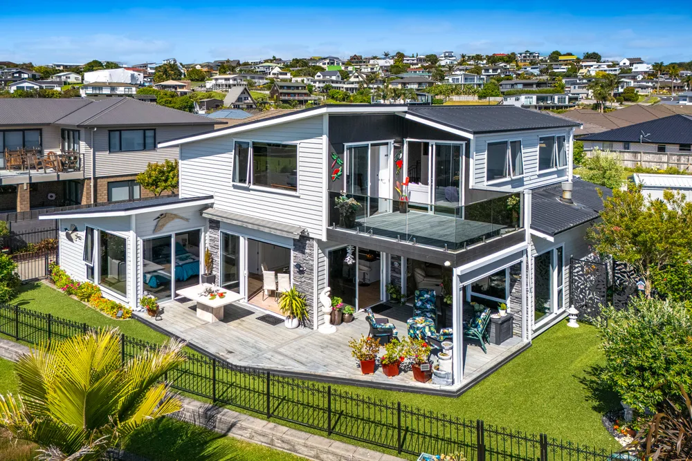 Photos of 27 Schooner Avenue