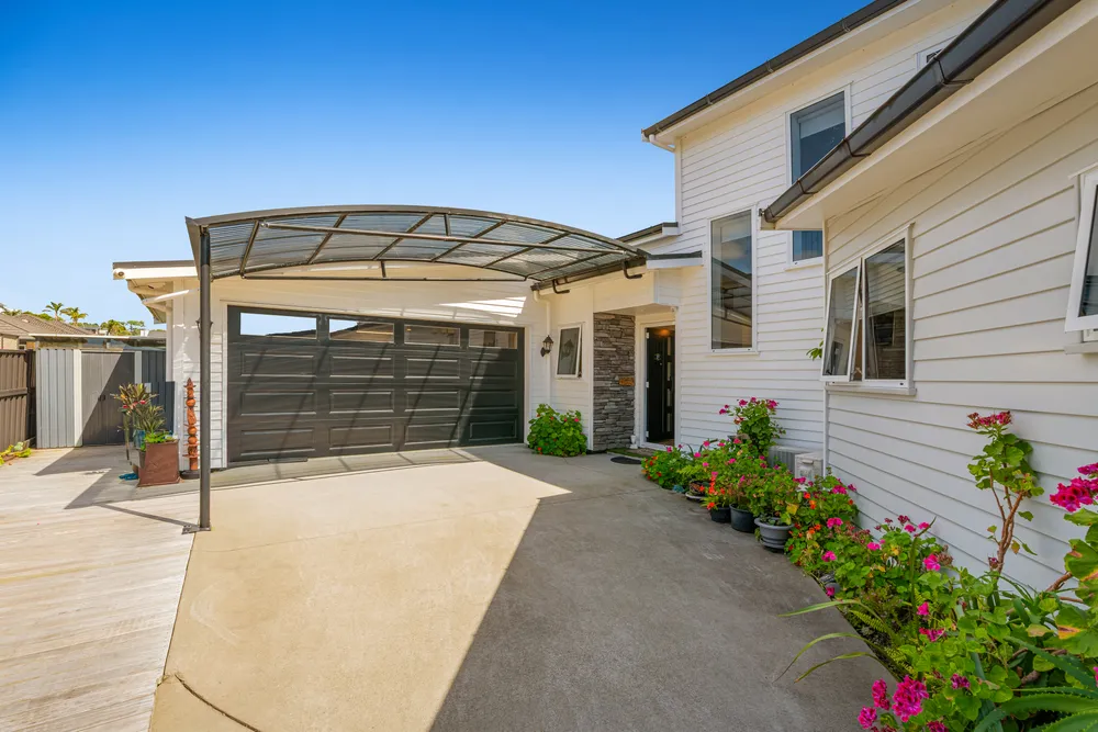 Photos of 27 Schooner Avenue
