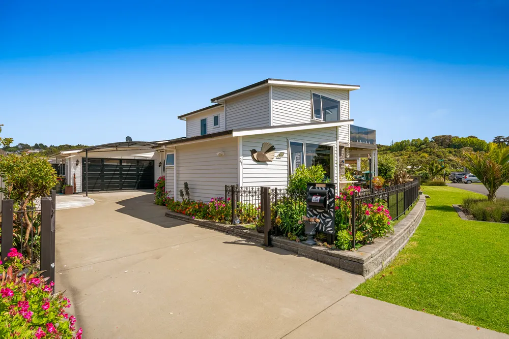 Photos of 27 Schooner Avenue