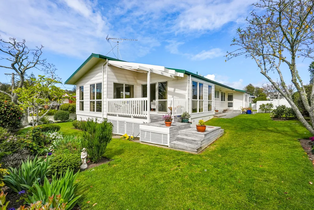 Photos of 6 Luplau Crescent