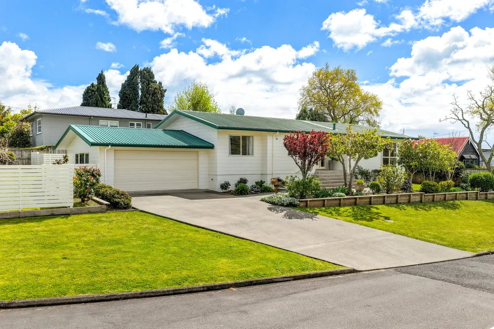 Photos of 6 Luplau Crescent
