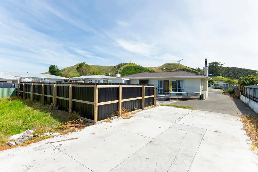 Photos of 24 Steele Road