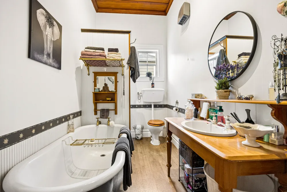 Photos of 15 Inverary Avenue