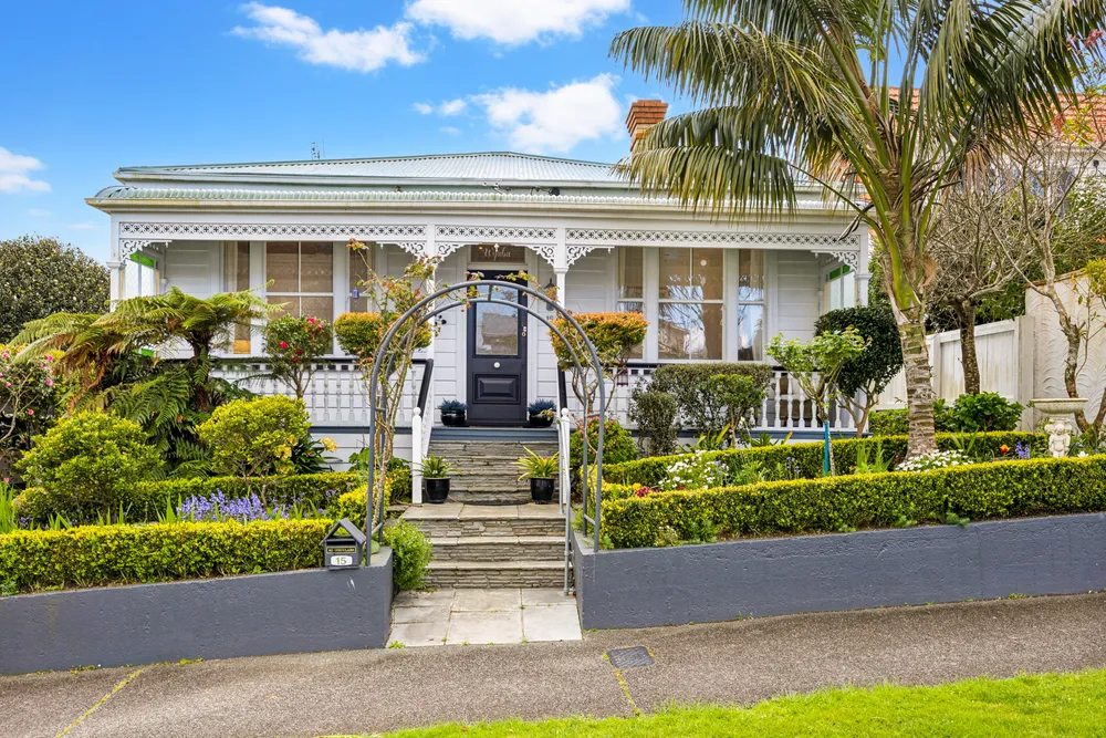 Photos of 15 Inverary Avenue