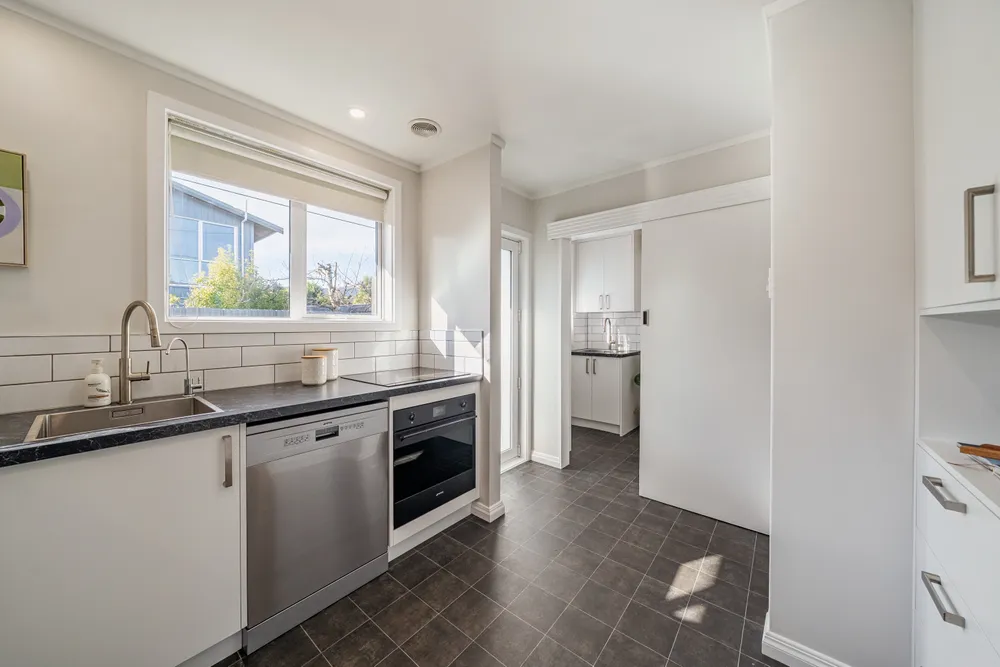 Photos of 122c Martin Street
