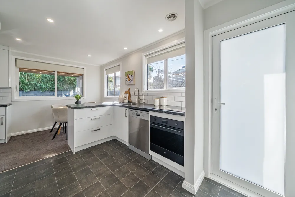 Photos of 122c Martin Street