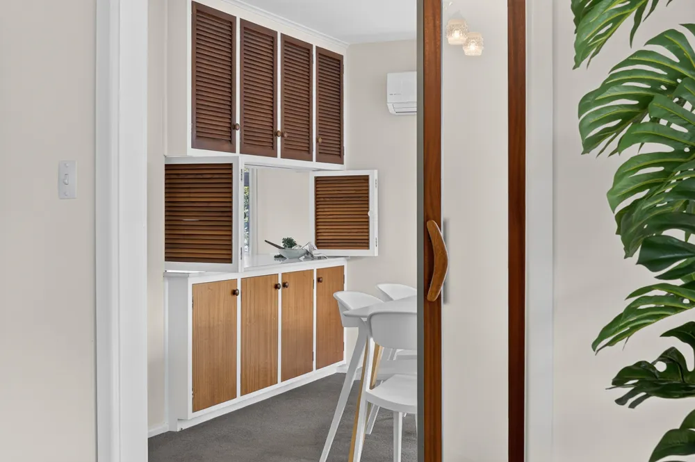 Photos of 20 Delaware Crescent
