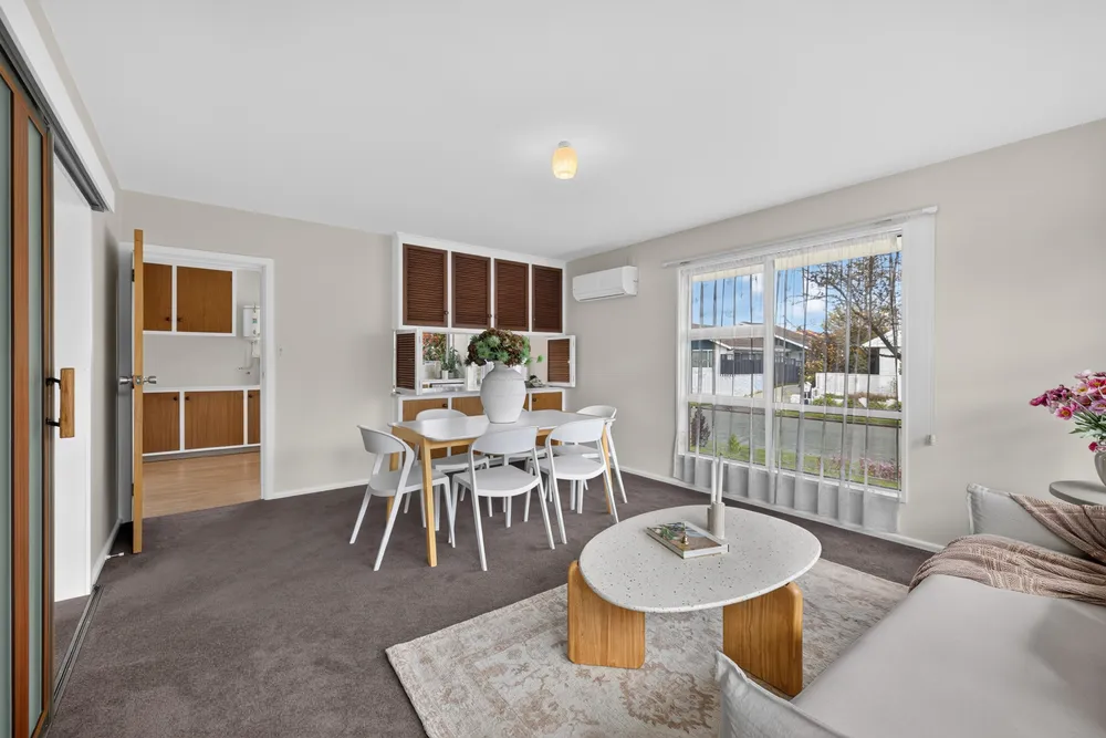 Photos of 20 Delaware Crescent