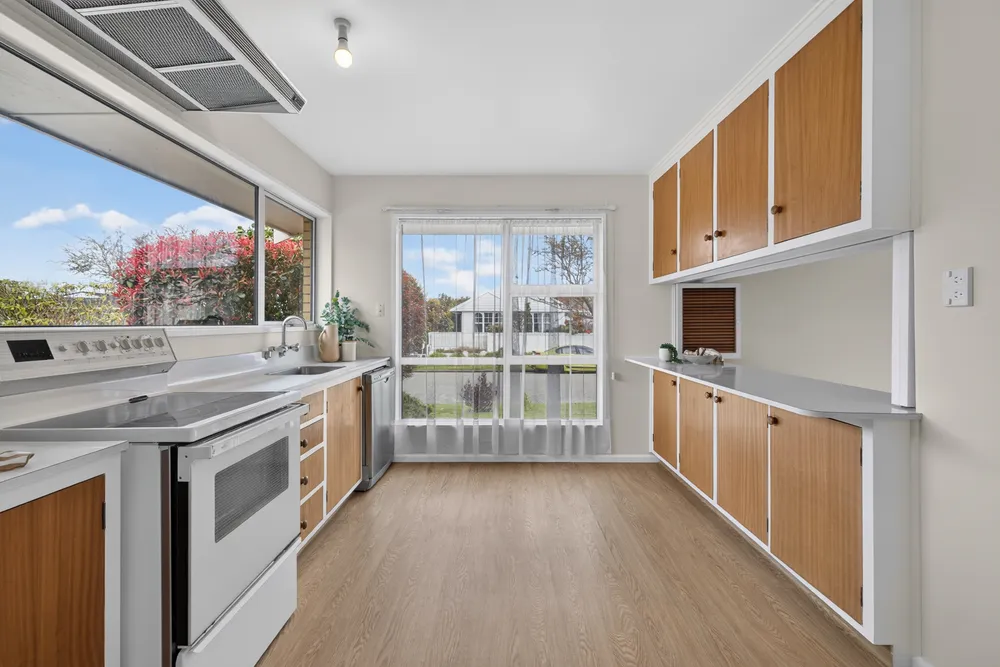 Photos of 20 Delaware Crescent