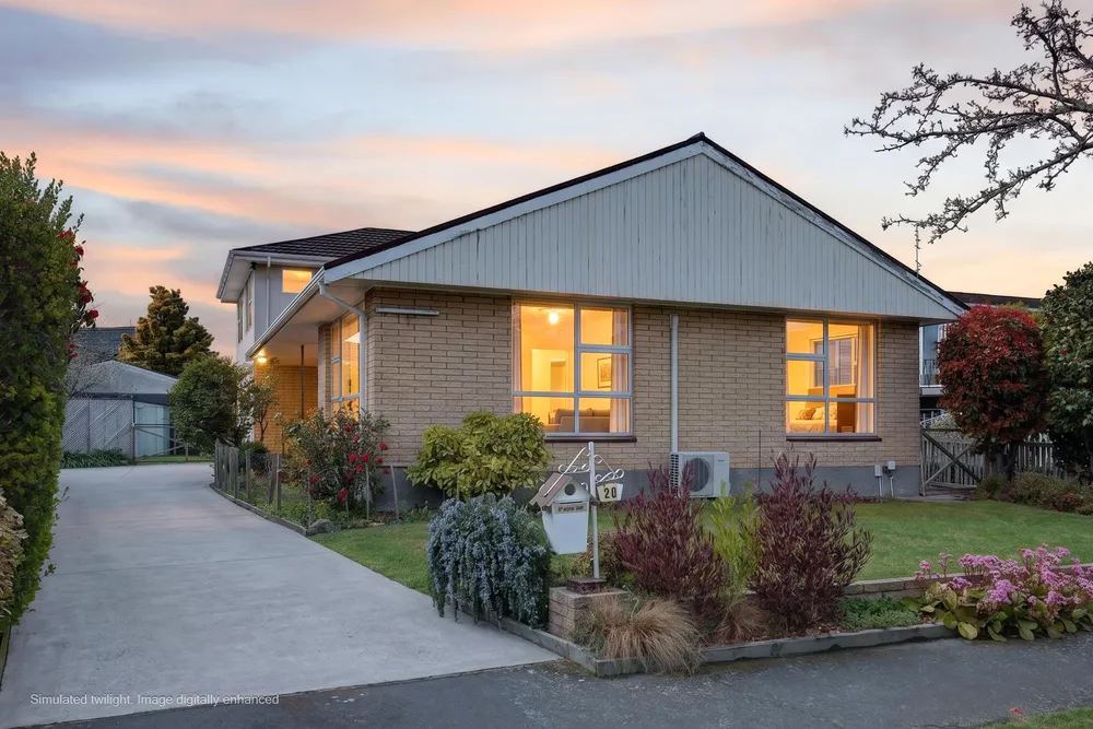 Photos of 20 Delaware Crescent