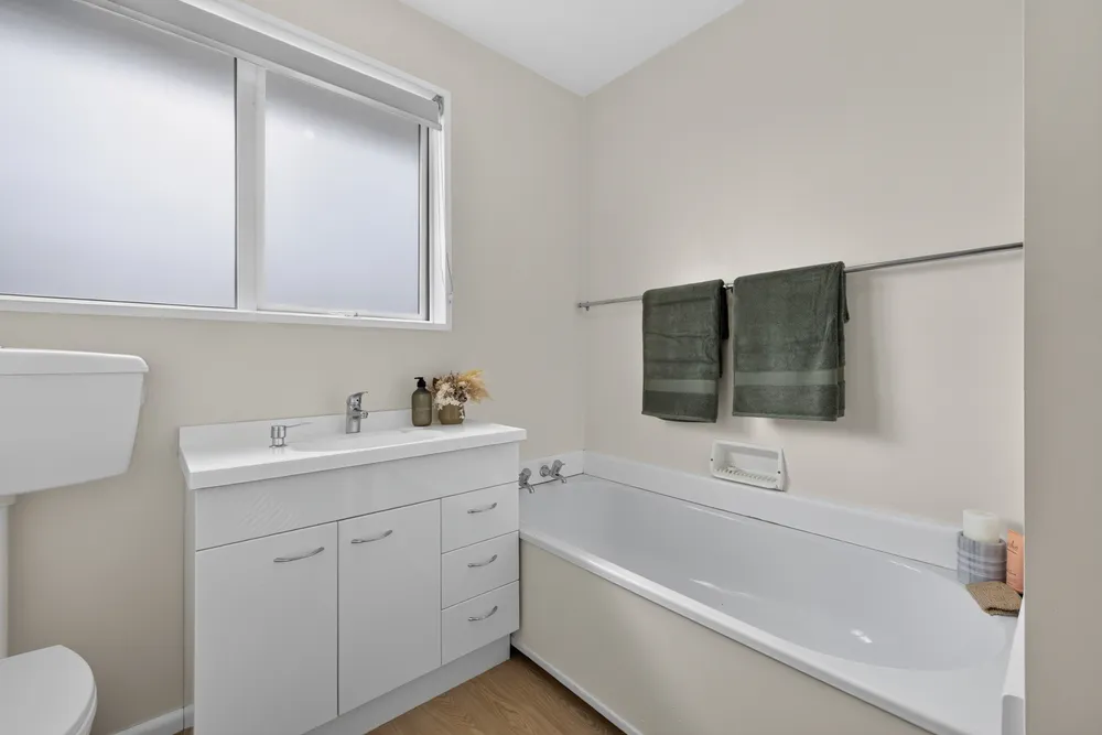 Photos of 20 Delaware Crescent