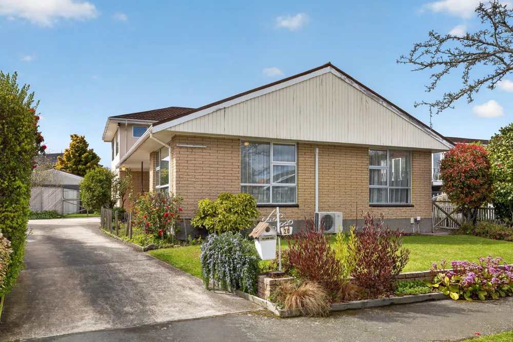 Photos of 20 Delaware Crescent