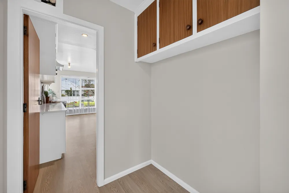 Photos of 20 Delaware Crescent