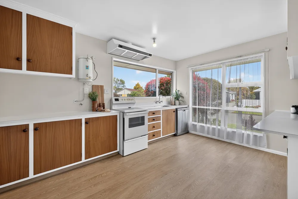 Photos of 20 Delaware Crescent