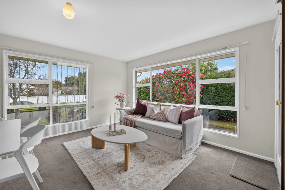 Photos of 20 Delaware Crescent