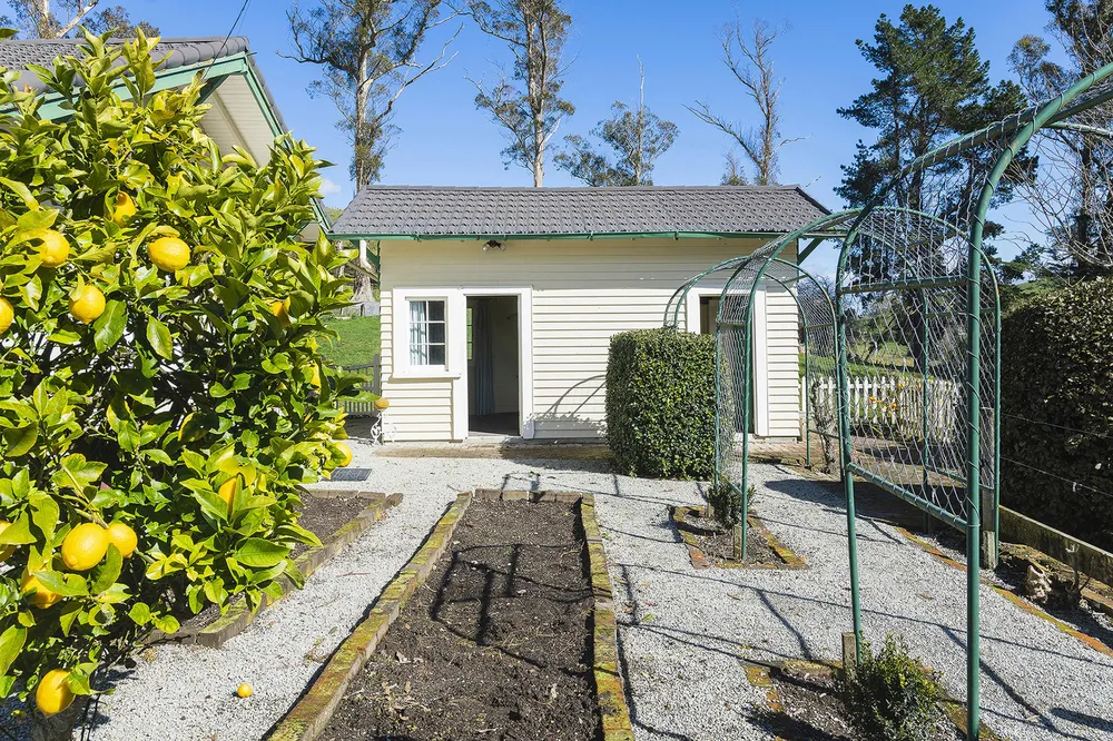 Photos of 1909 Tiniroto Road