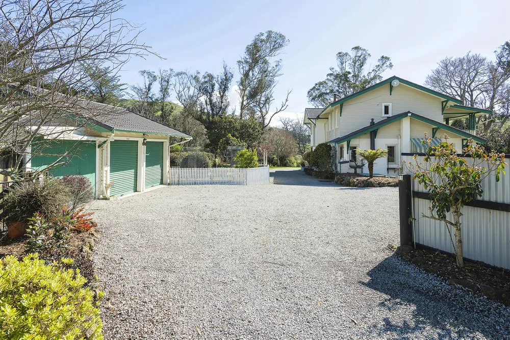 Photos of 1909 Tiniroto Road