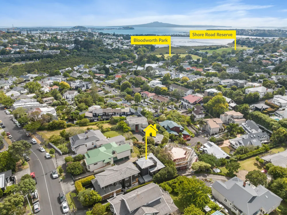 Photos of 83 Bassett Road