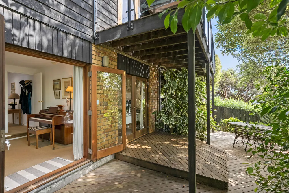Photos of 83 Bassett Road