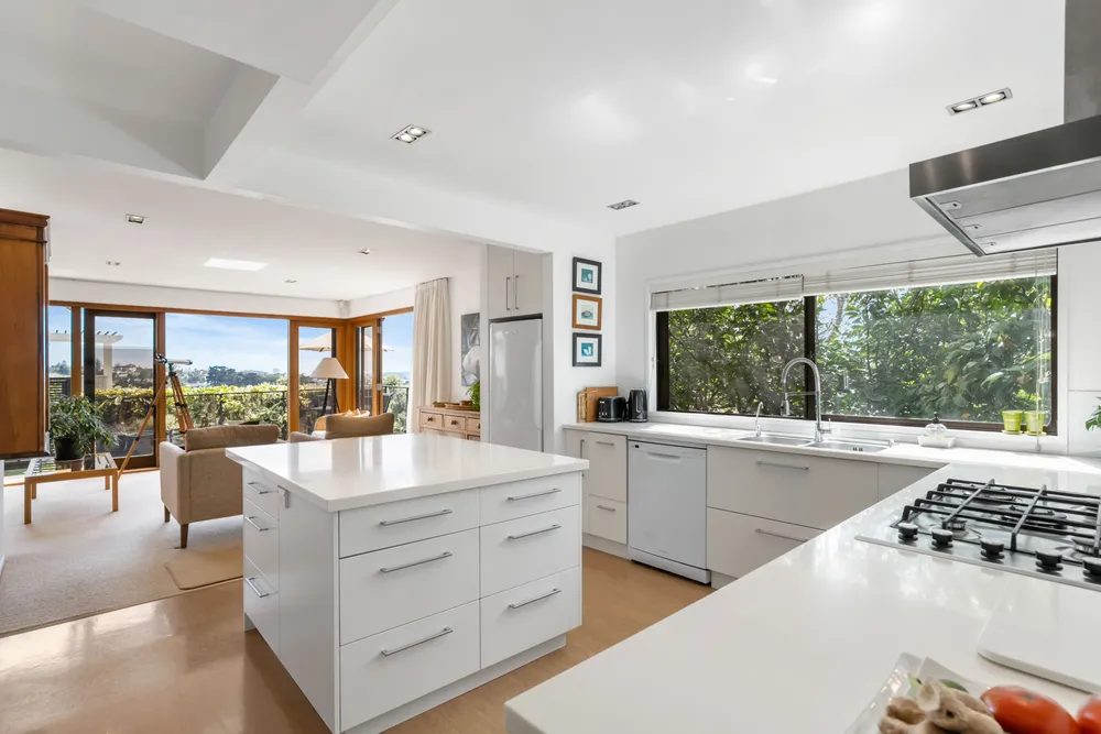 Photos of 83 Bassett Road