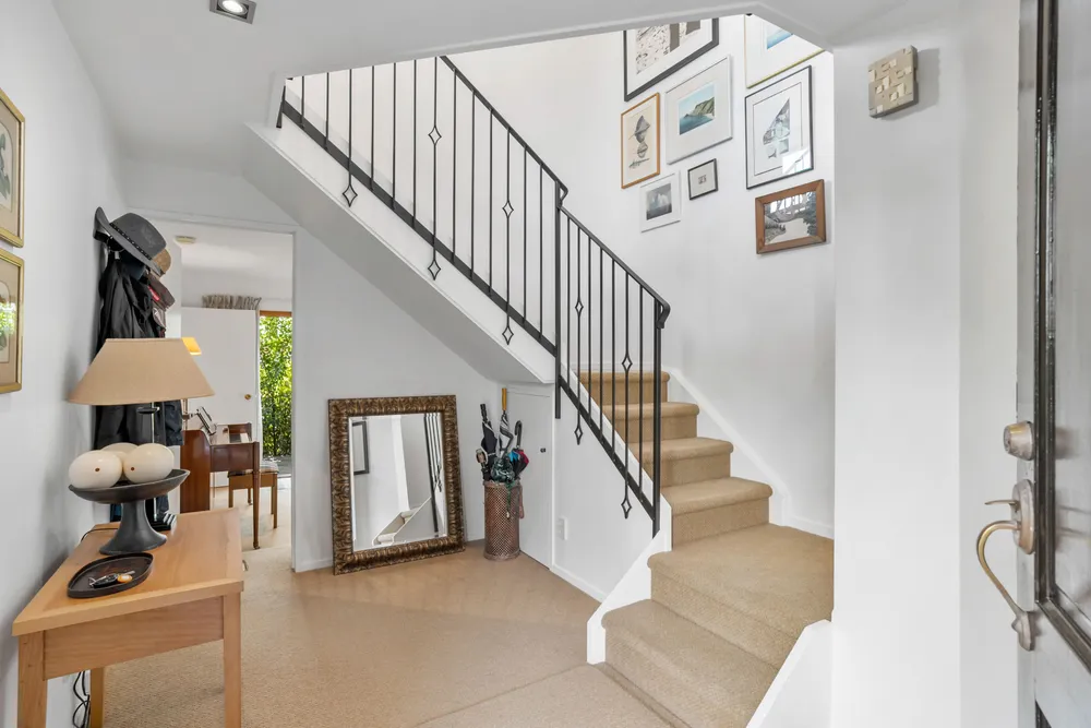 Photos of 83 Bassett Road
