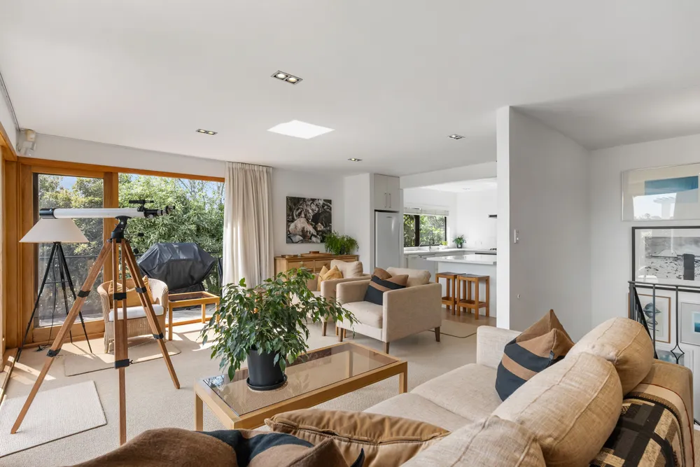 Photos of 83 Bassett Road