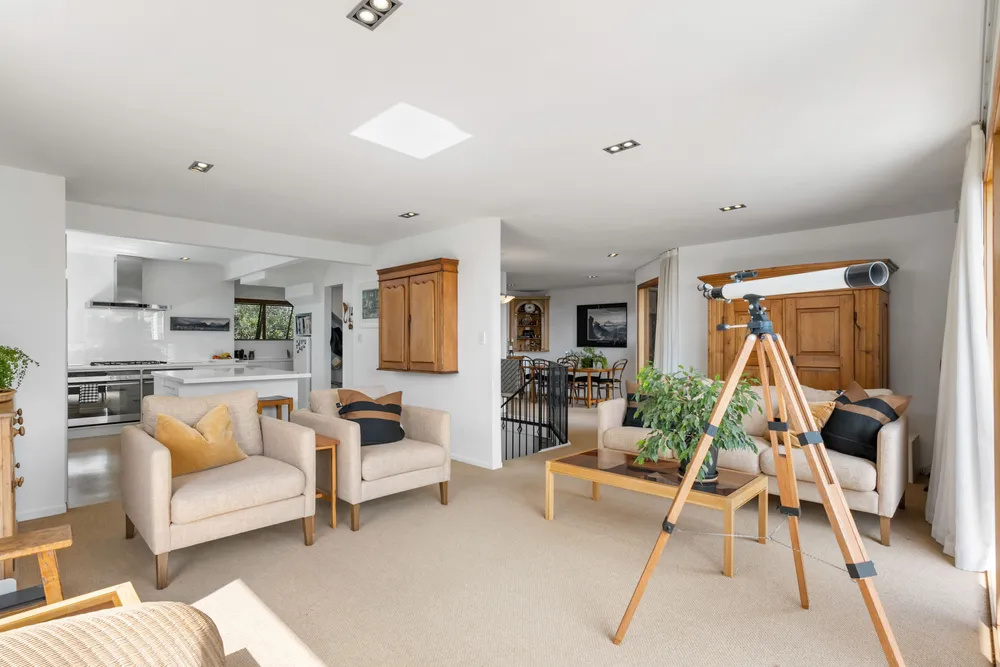 Photos of 83 Bassett Road