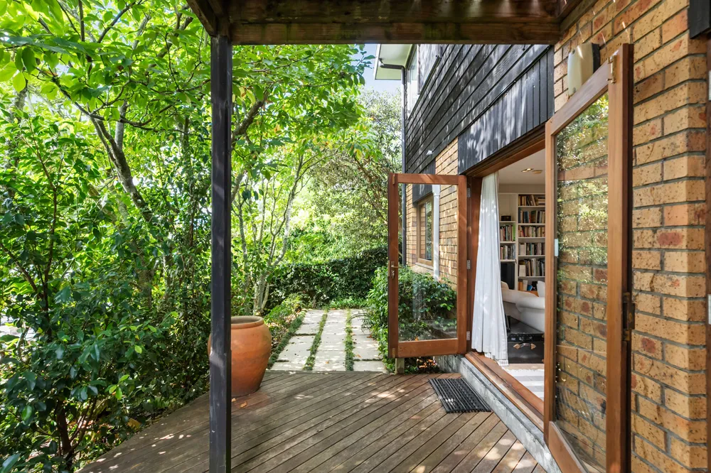 Photos of 83 Bassett Road