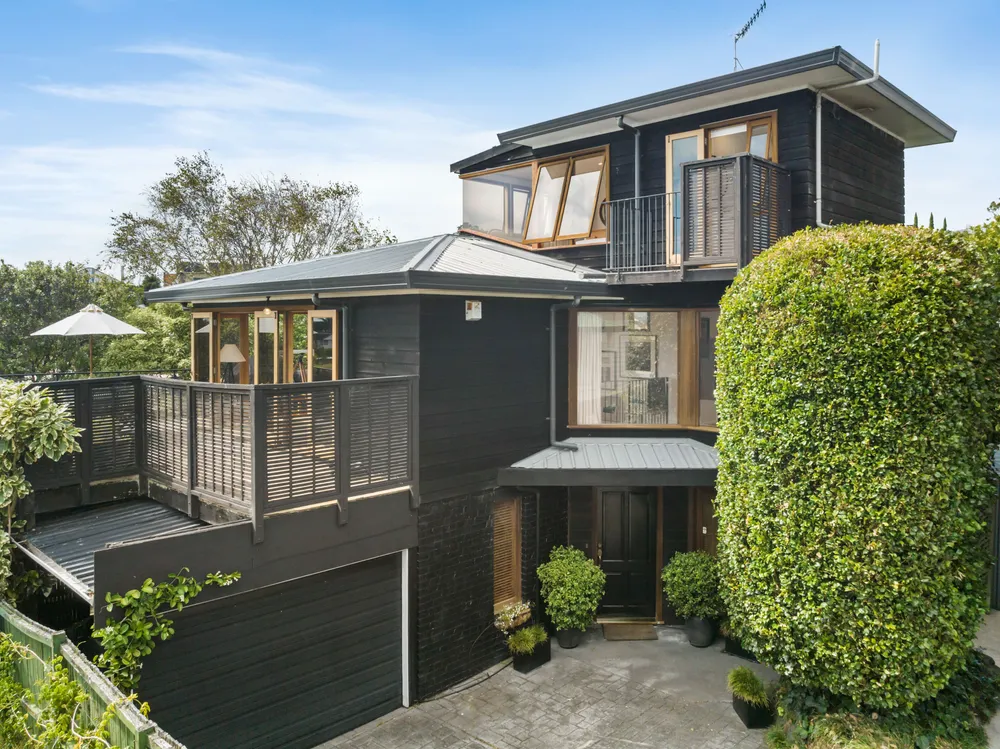 Photos of 83 Bassett Road