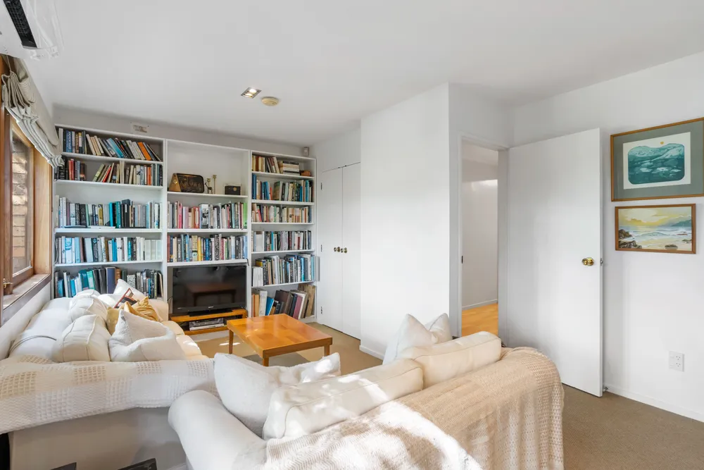 Photos of 83 Bassett Road