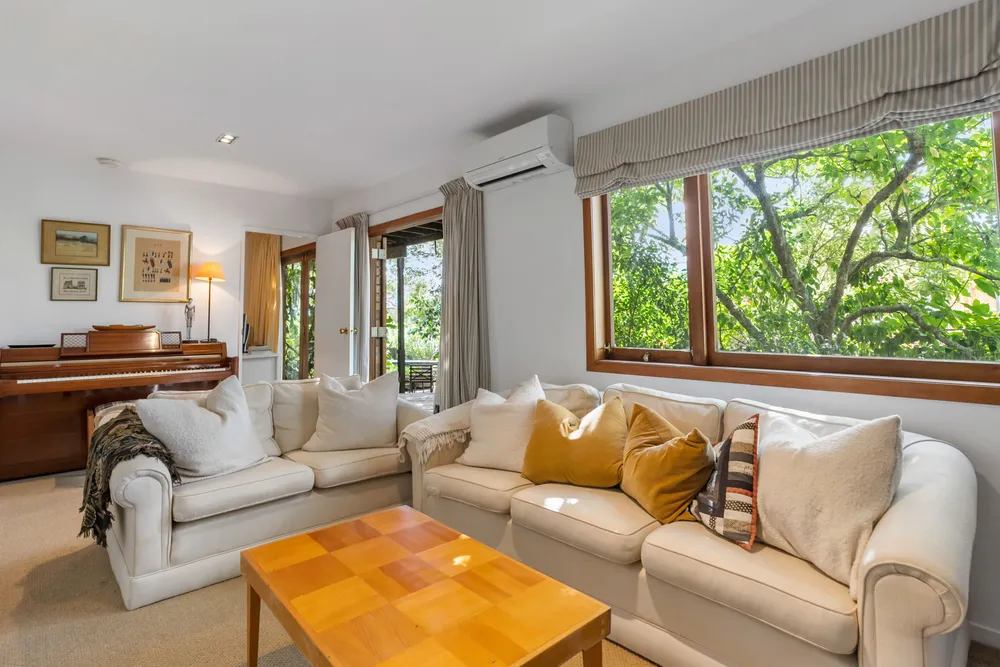Photos of 83 Bassett Road