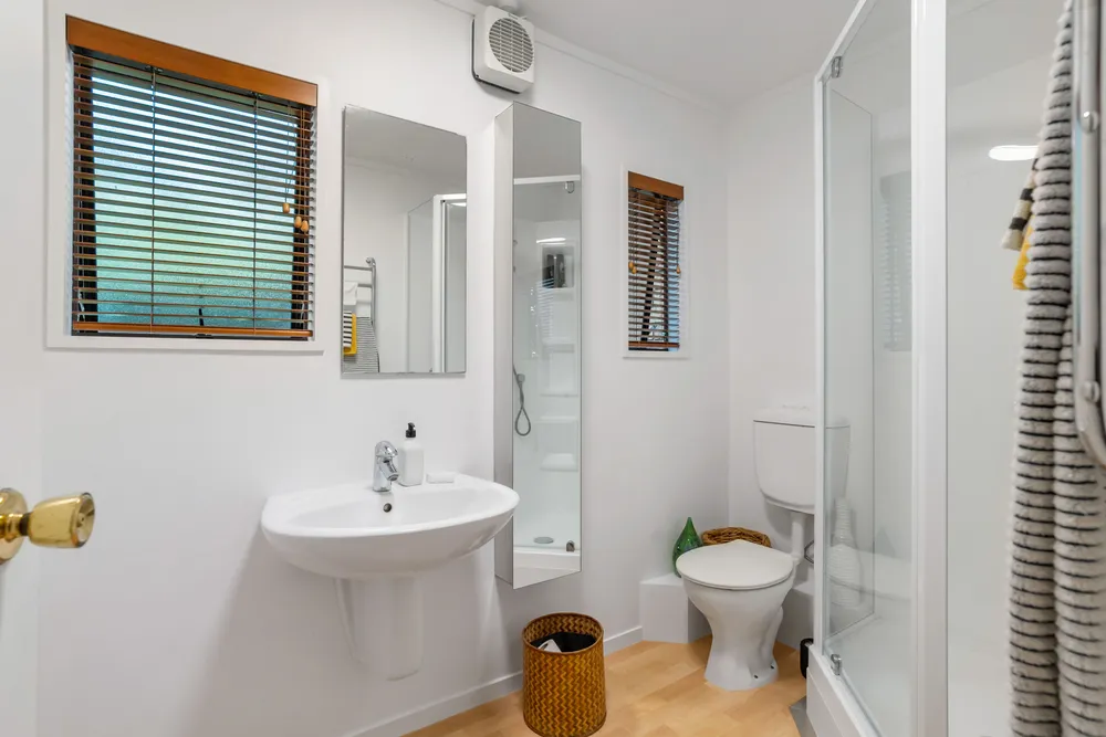 Photos of 83 Bassett Road