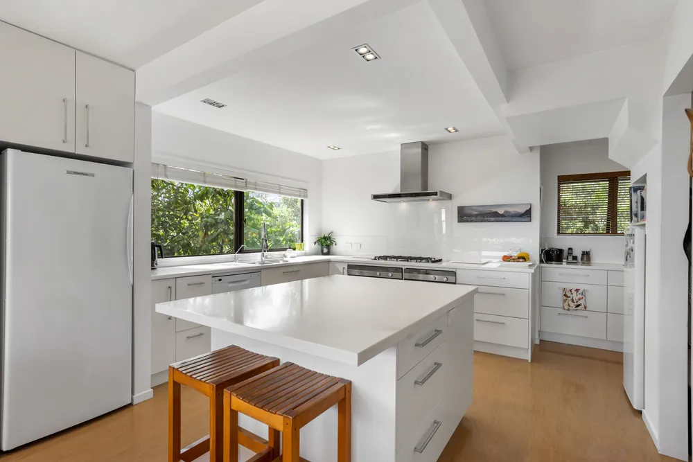 Photos of 83 Bassett Road